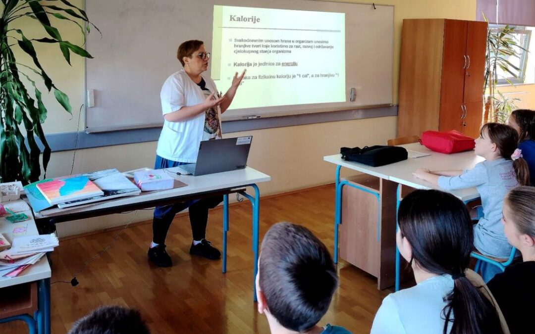 Predavanje “Zdrave kalorije” za učenike 3. razreda kojega je održala sestra Željka Andrić iz Školske medicine